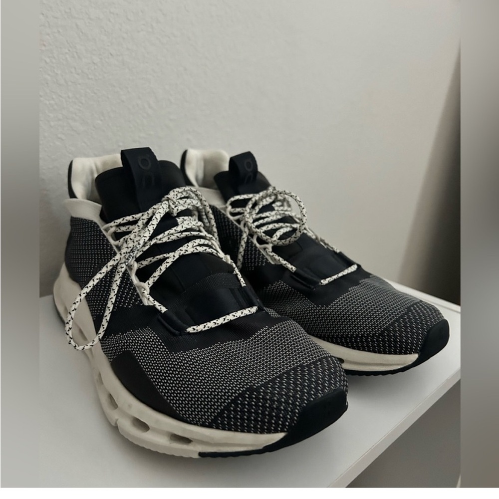 Lightly worn size 9.5 on clouds